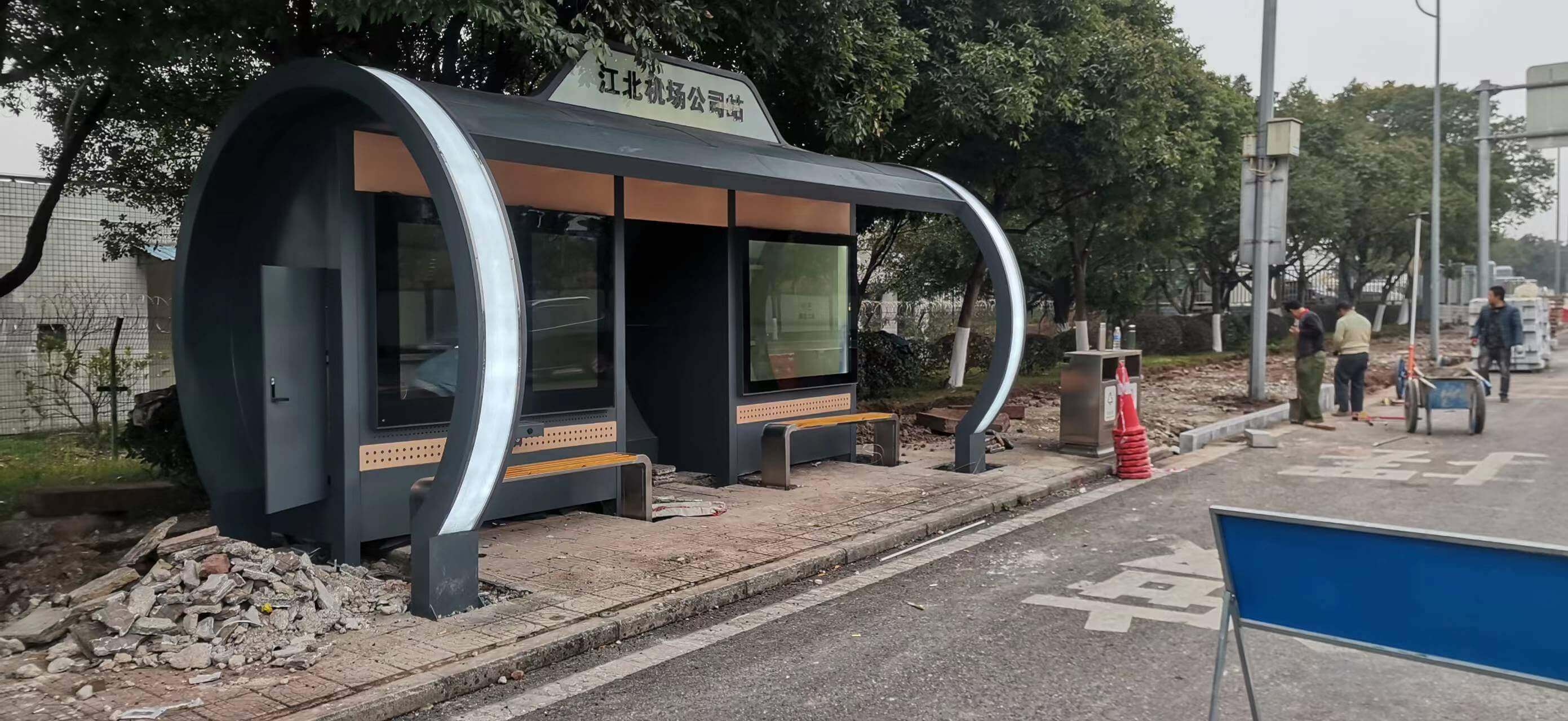 江北機(jī)場(chǎng)公交站臺(tái)二期工程完工